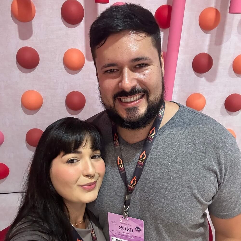Elcio e Bruna na feira Intimi